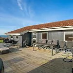 4 Bedroom Beautiful In בית נופש *