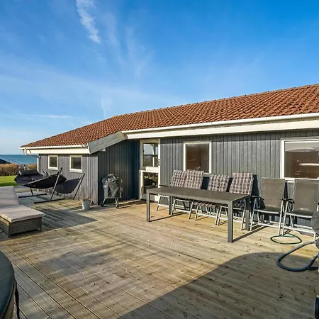 4 Bedroom Beautiful In Dom wakacyjny *