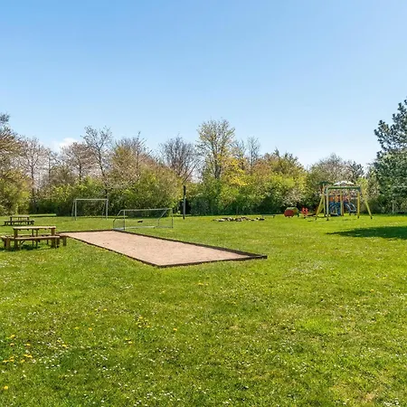 4 Bedroom Beautiful In Ferienhaus