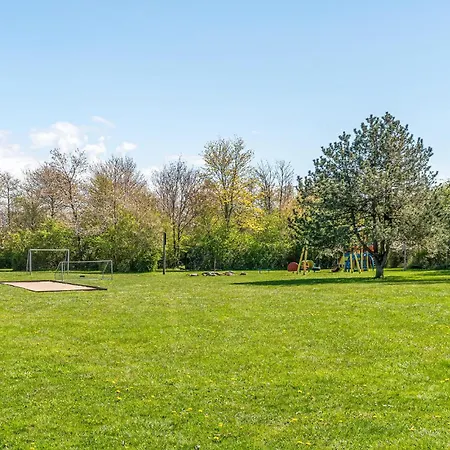 Pet Friendly In With Kitchen Holiday home